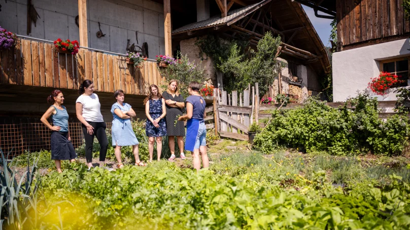 2023_hof-_und_gartenfuehrung_r-mangger_sbo_vanessarunggaldier_15.jpg