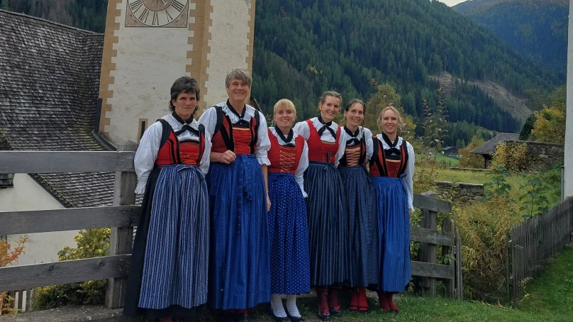 gruppenbild_ausschuss-zugeschnitten.jpg